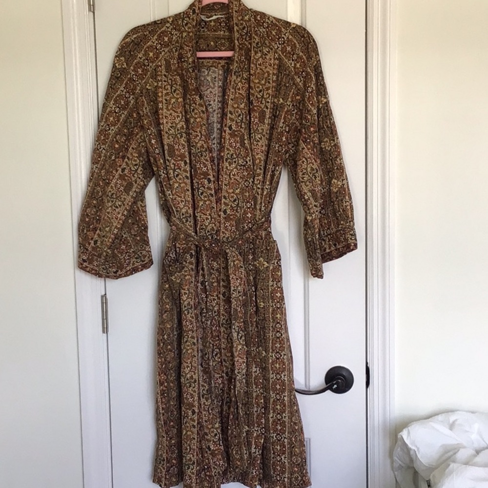 Holt Renfrew vintage beautiful robe.
